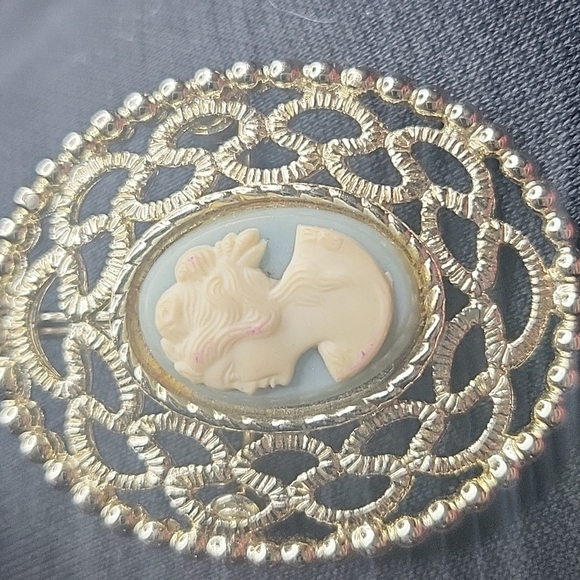 Vintage Sarah Coventry Blue White Oval Cameo Brooch Pendant Filagree Signed - Picture 4 of 5